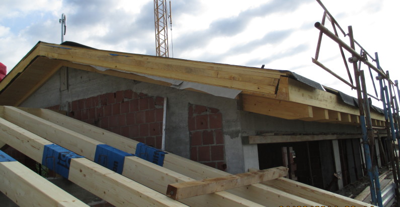 Montaggio tetto in legno nuova costruzione civile zanella impresa edile montebelluna treviso