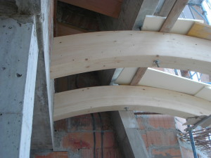 Travi-legno-curvi-nuova-costruzione-civile-zanella-costruzioni-edili-montebelluna-treviso